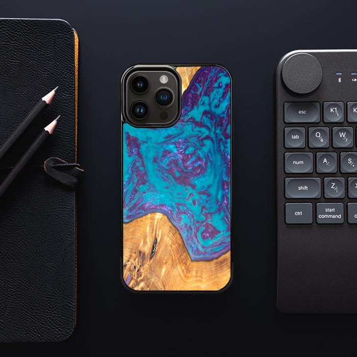 iPhone 15 Pro Max Handyhülle aus Harz und Holz - SYNERGY#B25