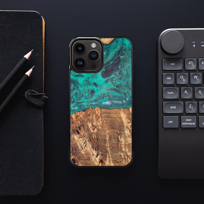 iPhone 15 Pro Max Handyhülle aus Harz und Holz - Synergy#D108