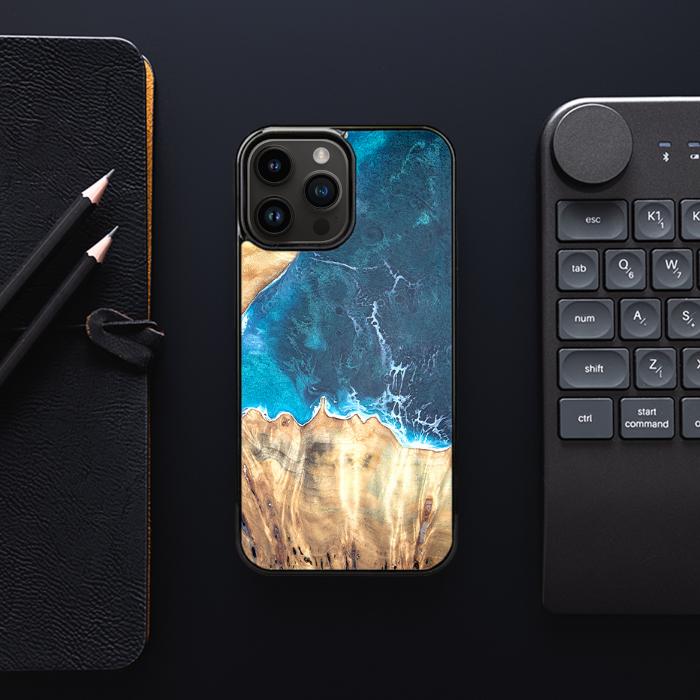iPhone 15 Pro Max Handyhülle aus Harz und Holz - Synergy#D116