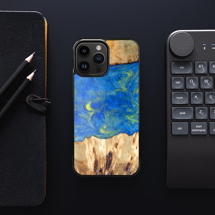 iPhone 15 Pro Max Handyhülle aus Harz und Holz - Synergy#D131