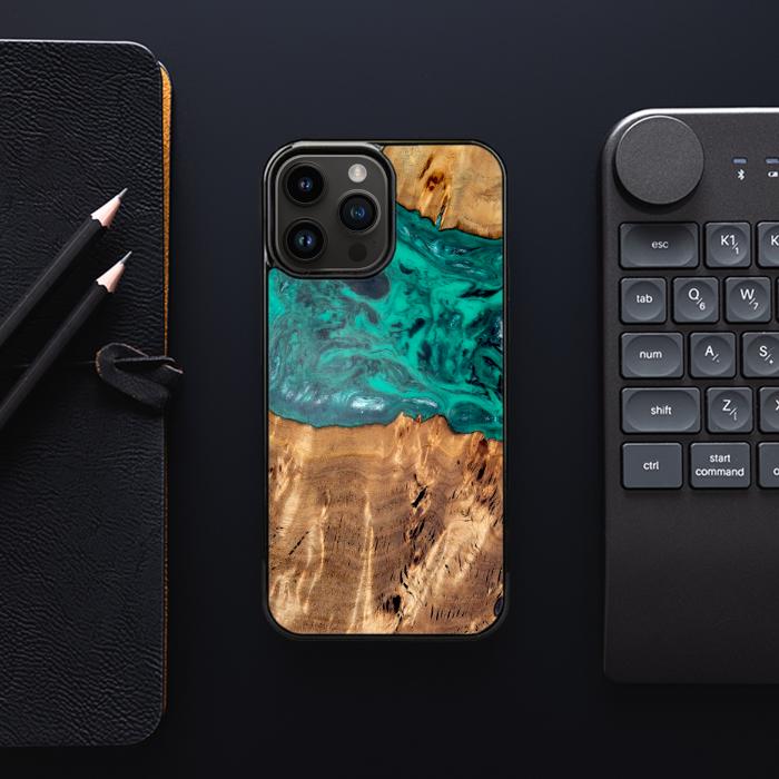 iPhone 15 Pro Max Handyhülle aus Harz und Holz - Synergy#D133