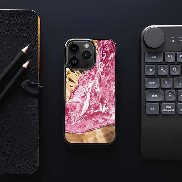iPhone 15 Pro Handyhülle aus Harz und Holz - SYNERGY#A99