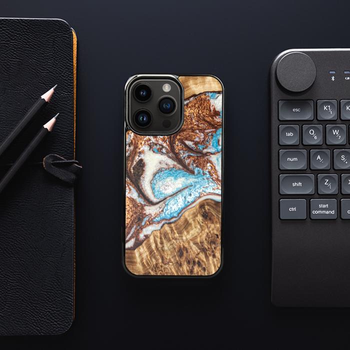 iPhone 15 Pro Handyhülle aus Harz und Holz - SYNERGY#B11