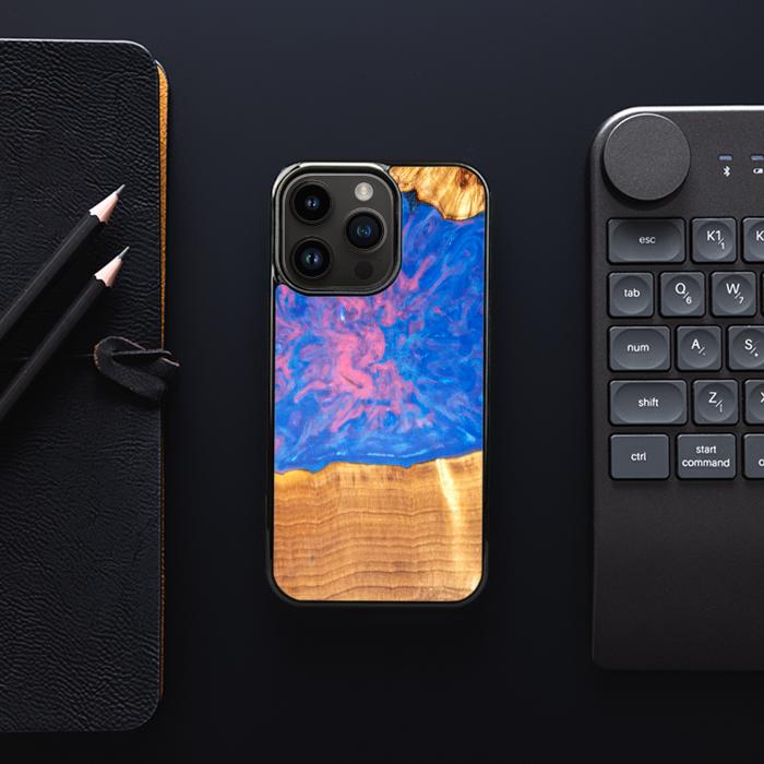 iPhone 15 Pro Handyhülle aus Harz und Holz - SYNERGY#B29