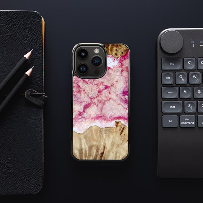 iPhone 15 Pro Handyhülle aus Harz und Holz - Synergy#D101