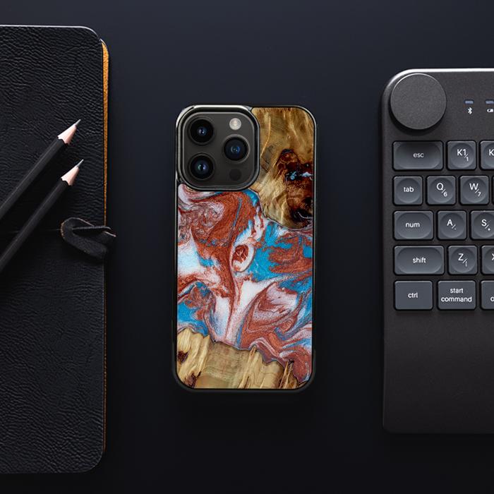 iPhone 15 Pro Handyhülle aus Harz und Holz - Synergy#D103