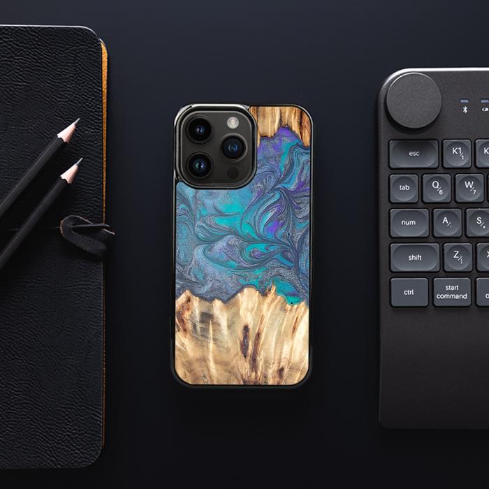 iPhone 15 Pro Handyhülle aus Harz und Holz - Synergy#D107