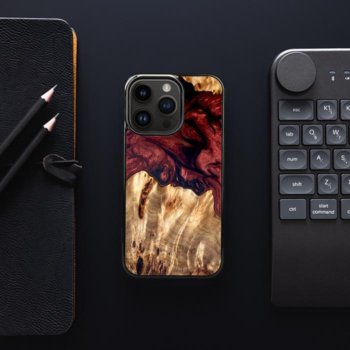iPhone 15 Pro Handyhülle aus Harz und Holz - Synergy#D121