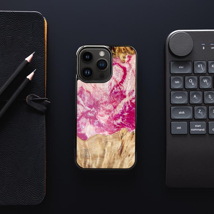 iPhone 15 Pro Handyhülle aus Harz und Holz - Synergy#D123