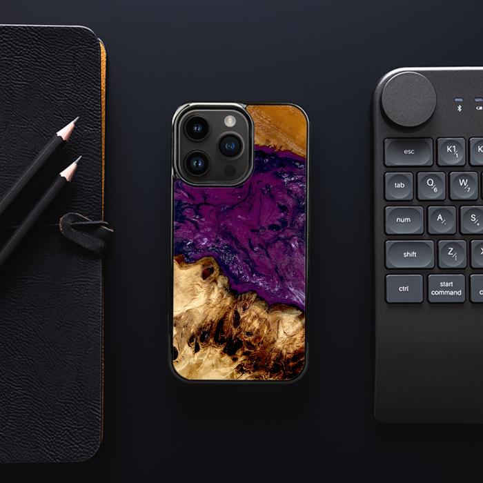 iPhone 15 Pro Handyhülle aus Harz und Holz - Synergy#D134