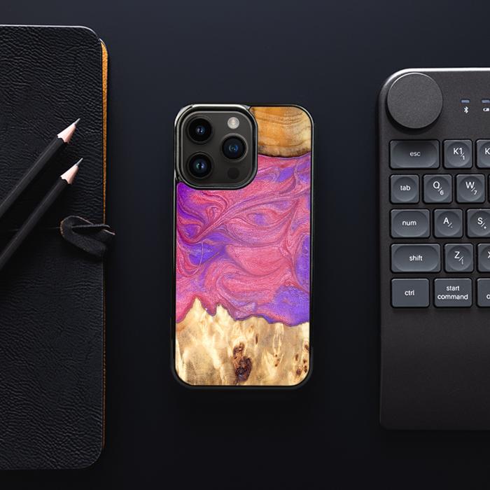 iPhone 15 Pro Handyhülle aus Harz und Holz - Synergy#D136