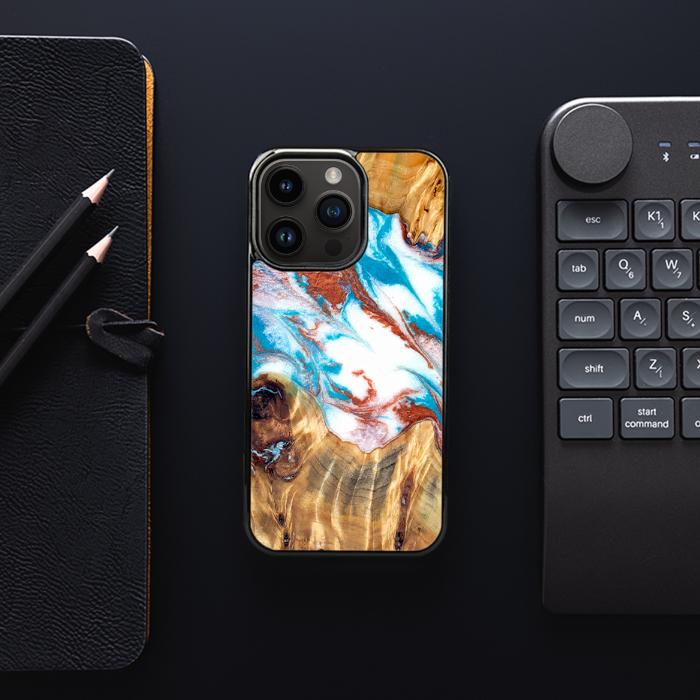 iPhone 15 Pro Handyhülle aus Harz und Holz - Synergy#D137