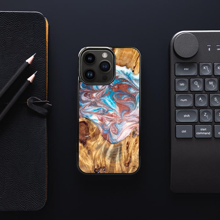 iPhone 15 Pro Handyhülle aus Harz und Holz - Synergy#D138