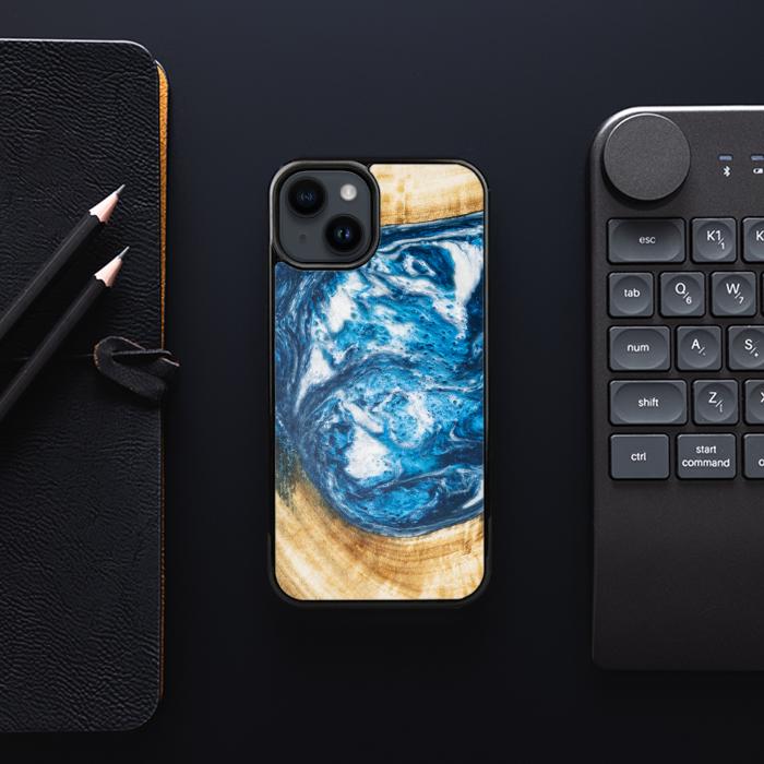 iPhone 15 Handyhülle aus Harz und Holz - SYNERGY#350
