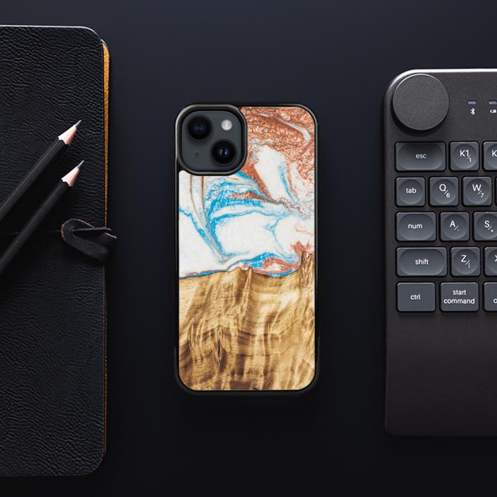 iPhone 15 Handyhülle aus Harz und Holz - SYNERGY#47