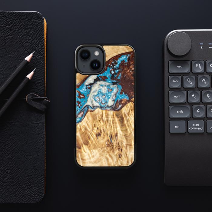 iPhone 15 Handyhülle aus Harz und Holz - SYNERGY#B12
