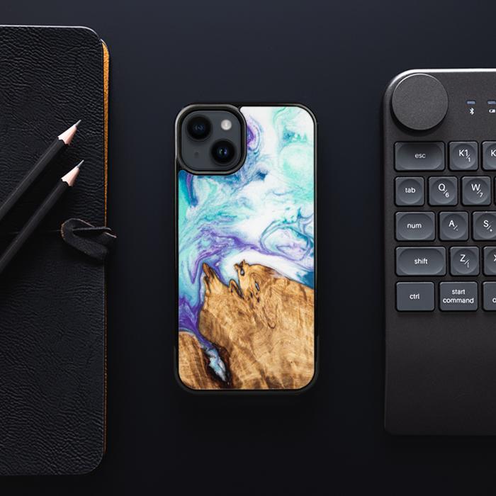 iPhone 15 Handyhülle aus Harz und Holz - SYNERGY#C17