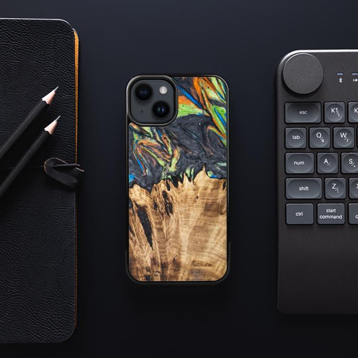 iPhone 15 Handyhülle aus Harz und Holz - SYNERGY#C22