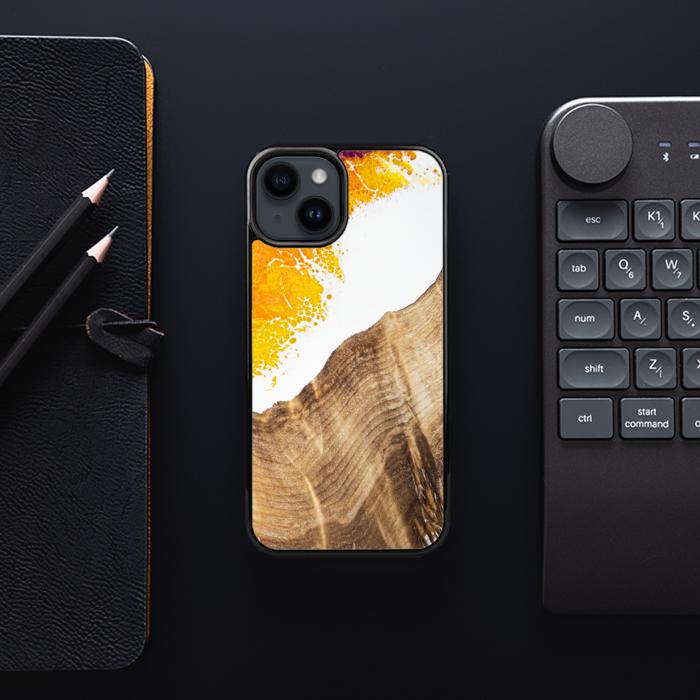 iPhone 15 Handyhülle aus Harz und Holz - SYNERGY#C28