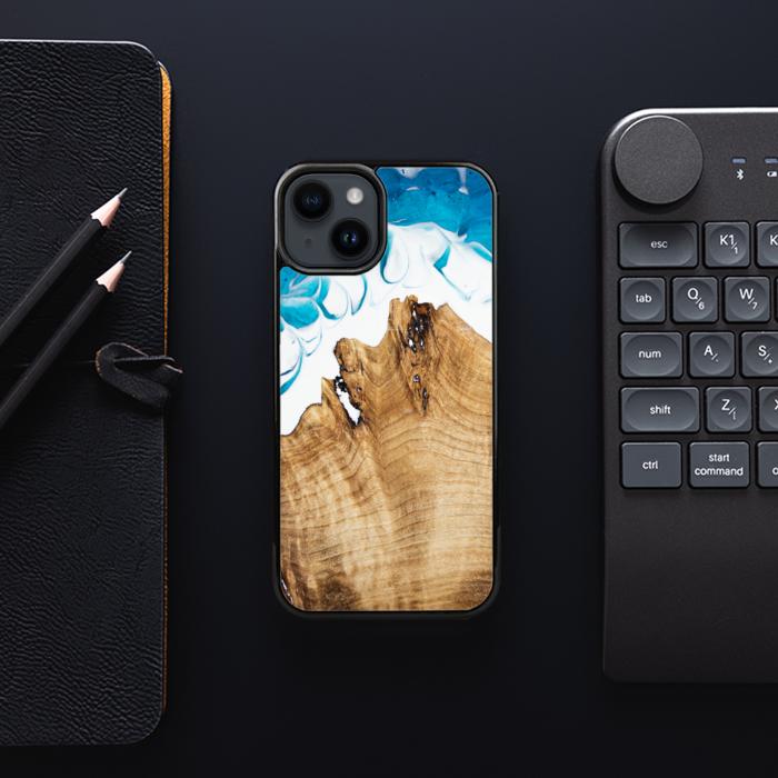 iPhone 15 Handyhülle aus Harz und Holz - SYNERGY#C41