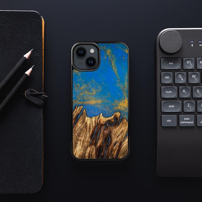 iPhone 15 Handyhülle aus Harz und Holz - SYNERGY#C43