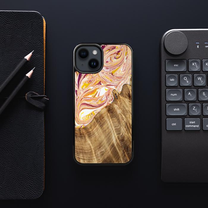iPhone 15 Handyhülle aus Harz und Holz - SYNERGY#C48