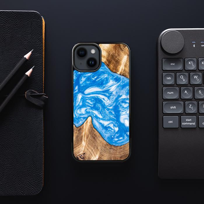 iPhone 15 Handyhülle aus Harz und Holz - Synergy#325