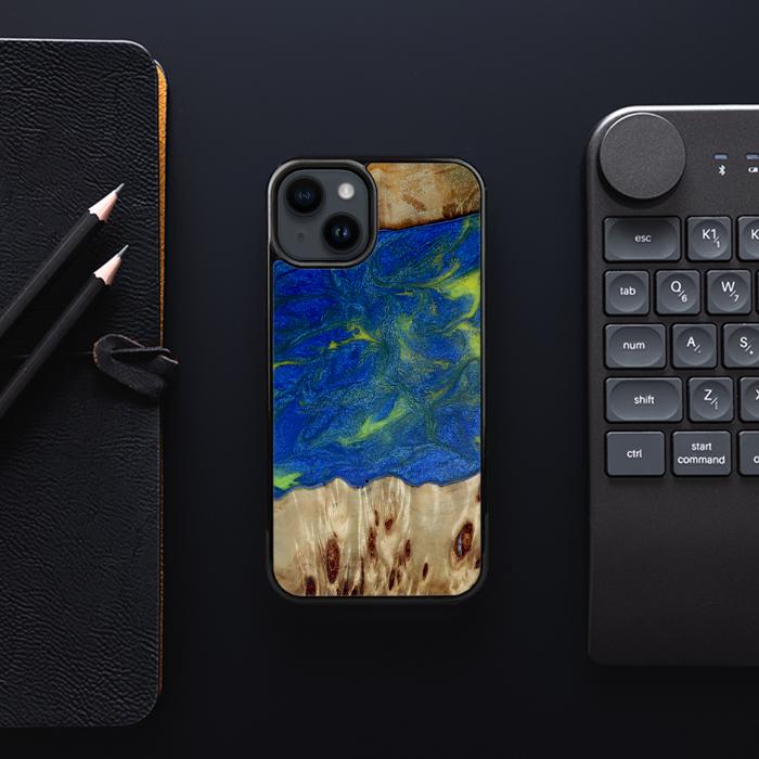 iPhone 15 Handyhülle aus Harz und Holz - Synergy#D102