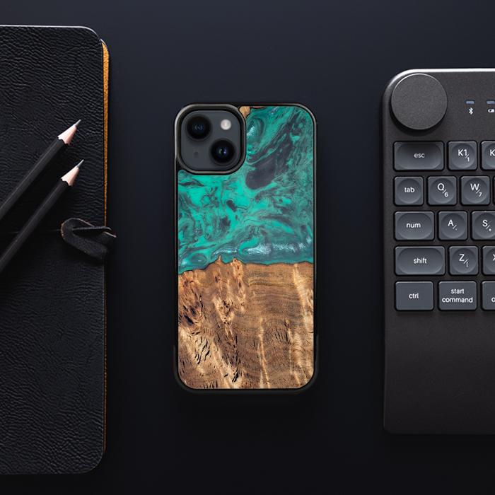 iPhone 15 Handyhülle aus Harz und Holz - Synergy#D108