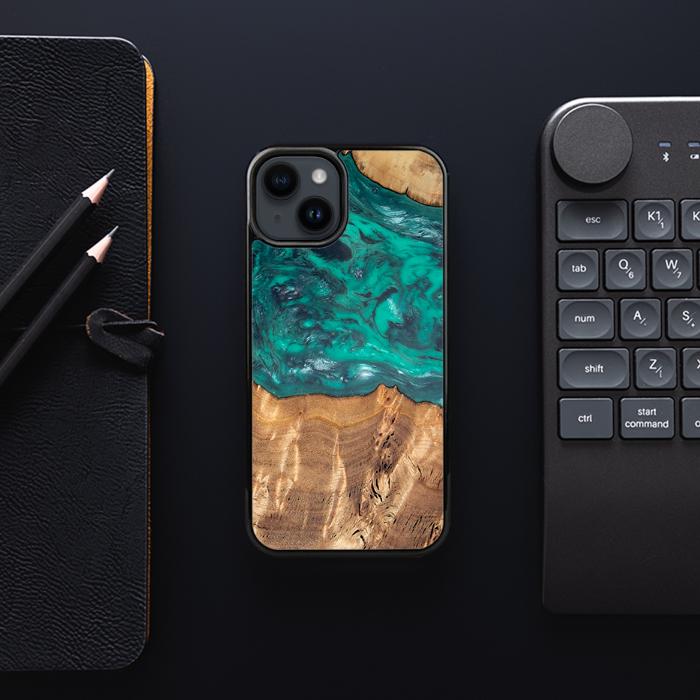 iPhone 15 Handyhülle aus Harz und Holz - Synergy#D109