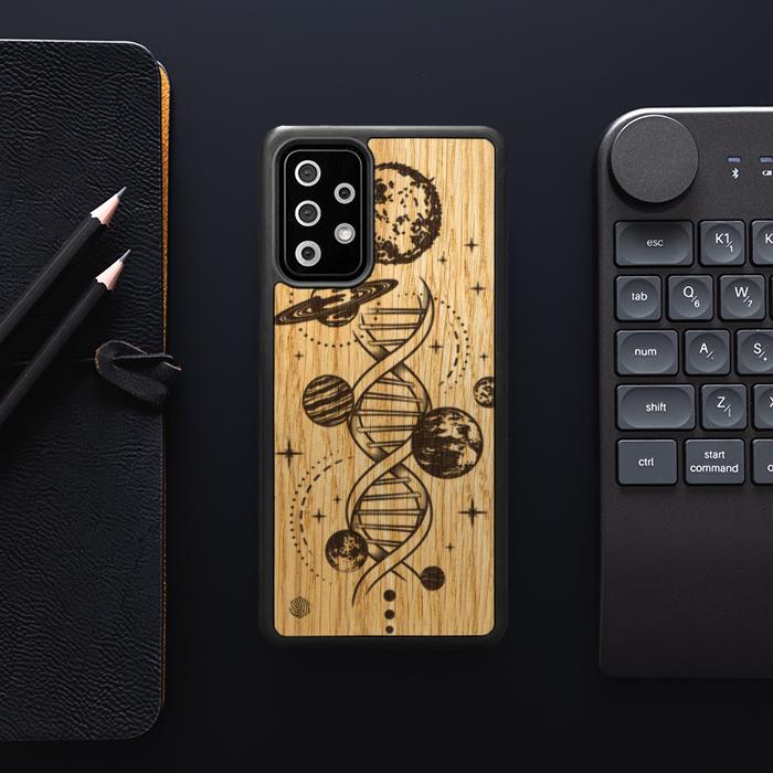 Samsung Galaxy A72 5G Handyhülle aus Holz - Space DNA (Eiche)