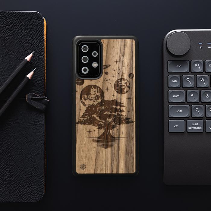 Samsung Galaxy A73 5G Handyhülle aus Holz - Galactic Garden