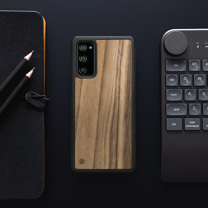 Samsung Galaxy S20 FE Handyhülle aus Holz - Nussbaum