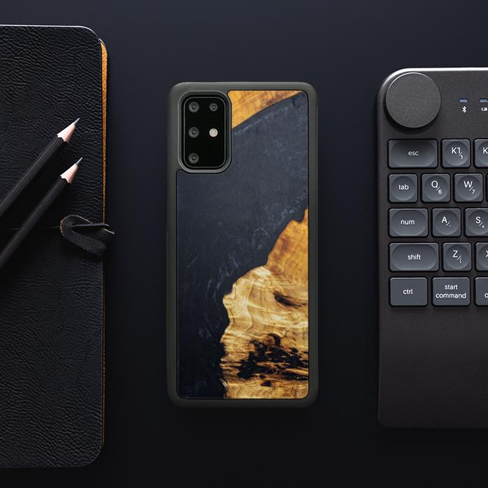 Samsung Galaxy S20 Plus Handyhülle aus Harz und Holz - Synergy#B18