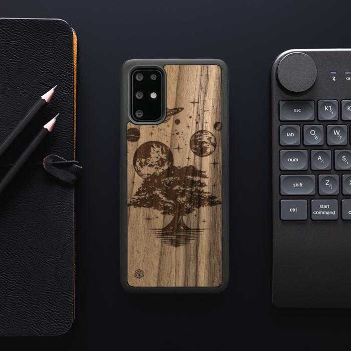 Samsung Galaxy S20 Plus Handyhülle aus Holz - Galactic Garden