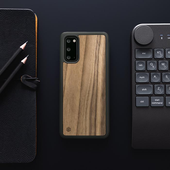 Samsung Galaxy S20 Handyhülle aus Holz - Nussbaum