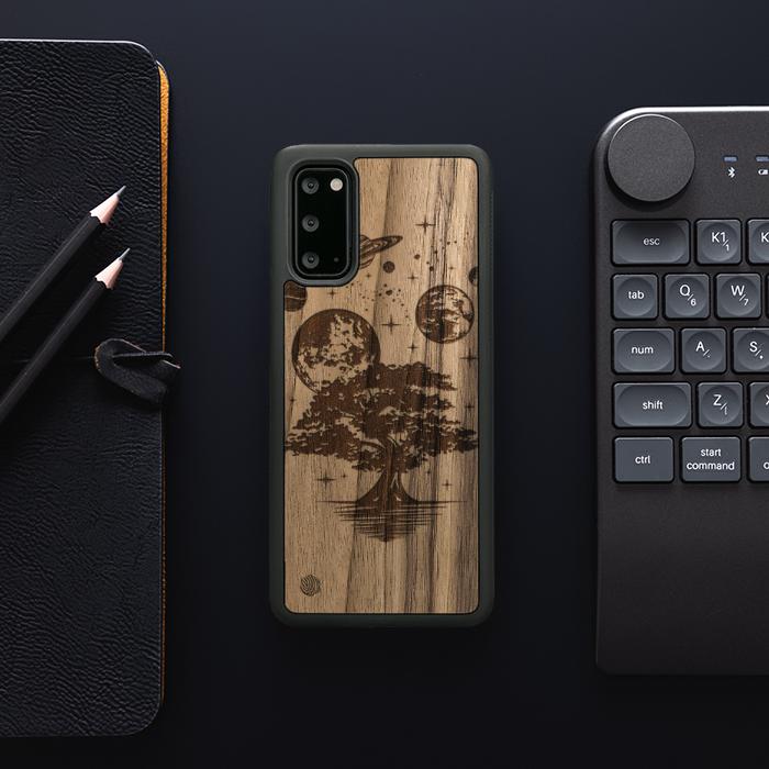 Samsung Galaxy S20 Handyhülle aus Holz - Galactic Garden