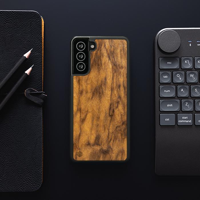 Samsung Galaxy S21 FE Handyhülle aus Holz - Imbuia