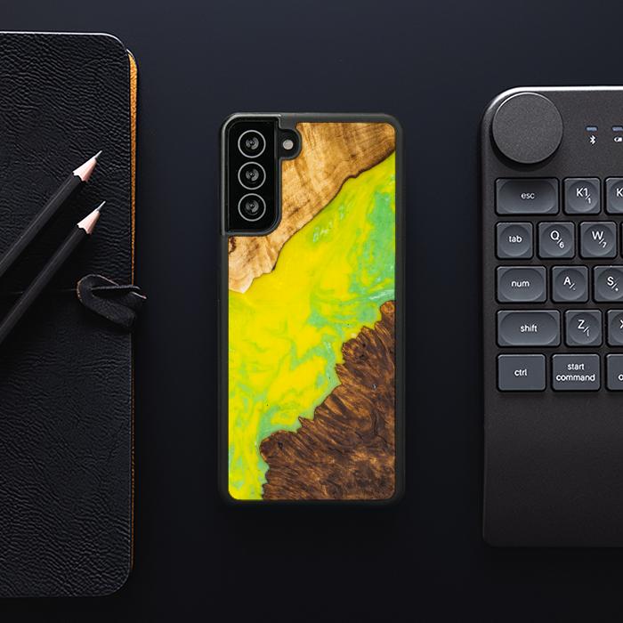 Samsung Galaxy S21 FE Handyhülle aus Harz und Holz - SYNERGY#A12