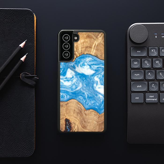 Samsung Galaxy S21 FE Handyhülle aus Harz und Holz - SYNERGY#B03