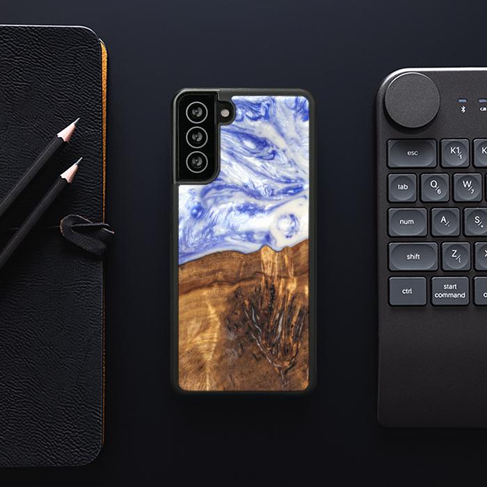 Samsung Galaxy S21 FE Handyhülle aus Harz und Holz - SYNERGY#B04