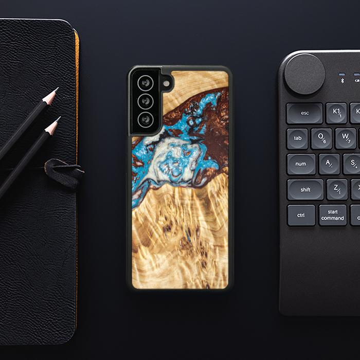 Samsung Galaxy S21 FE Handyhülle aus Harz und Holz - SYNERGY#B12