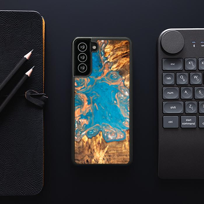Samsung Galaxy S21 FE Handyhülle aus Harz und Holz - SYNERGY#B22