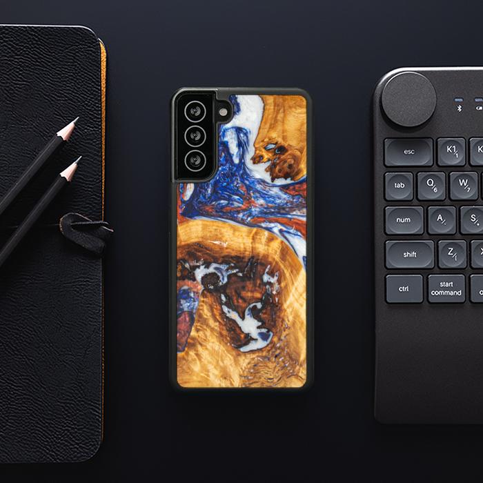 Samsung Galaxy S21 FE Handyhülle aus Harz und Holz - SYNERGY#B33