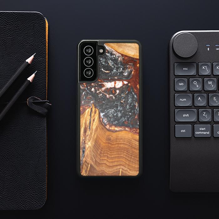 Samsung Galaxy S21 FE Handyhülle aus Harz und Holz - SYNERGY#B37