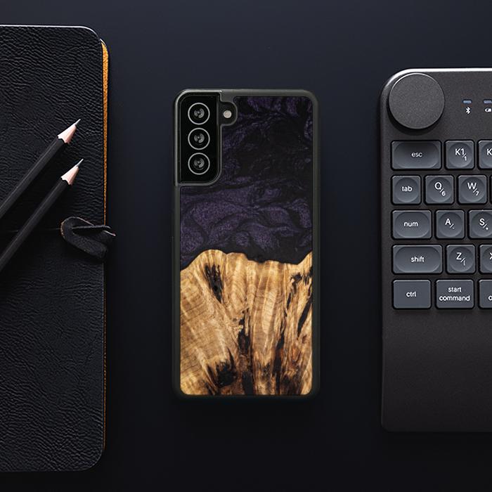 Samsung Galaxy S21 FE Handyhülle aus Harz und Holz - SYNERGY#C31
