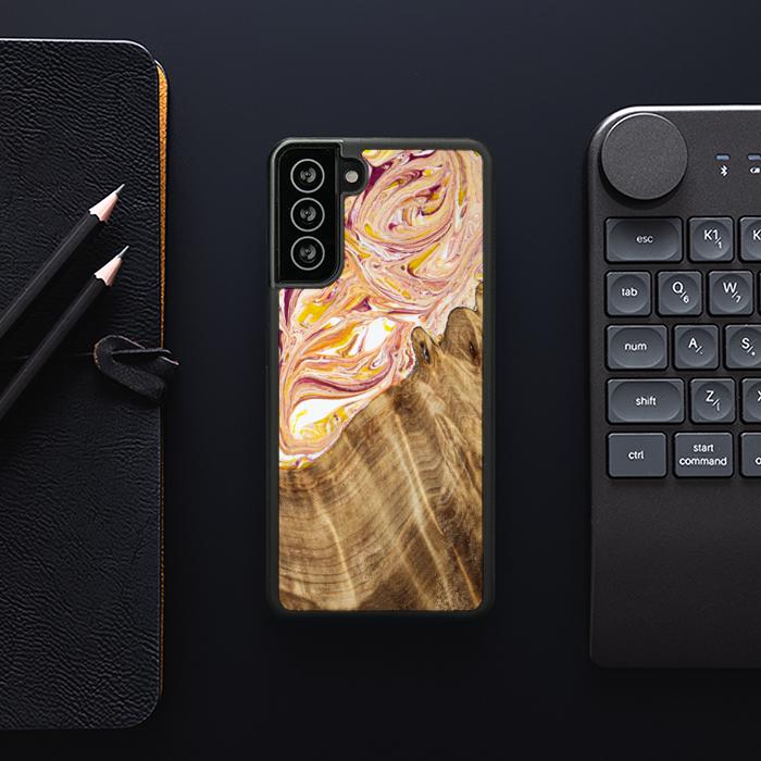 Samsung Galaxy S21 FE Handyhülle aus Harz und Holz - SYNERGY#C48