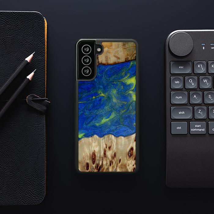 Samsung Galaxy S21 FE Handyhülle aus Harz und Holz - Synergy#D102