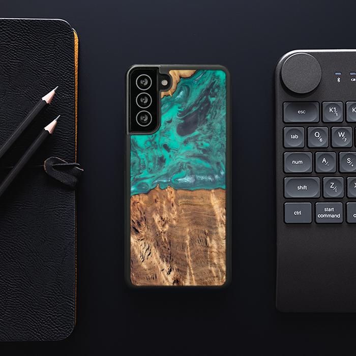Samsung Galaxy S21 FE Handyhülle aus Harz und Holz - Synergy#D108