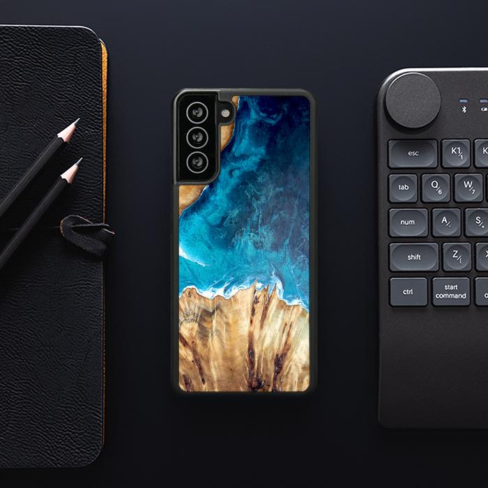 Samsung Galaxy S21 FE Handyhülle aus Harz und Holz - Synergy#D126